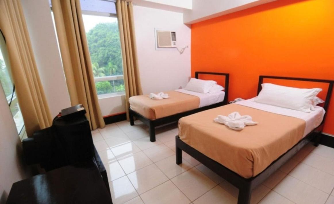 Negrense Suites Bacolod Zewnętrze zdjęcie